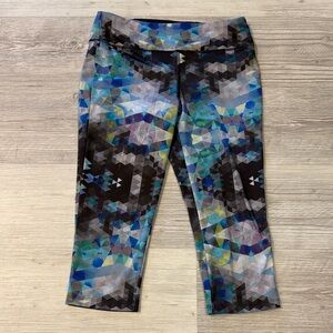Forever 21 Athletic Capri Leggings in Blue Geo Print Size Small